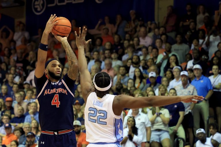 Johni Broome, No. 4 Auburn top No. 12 UNC, reach Maui final