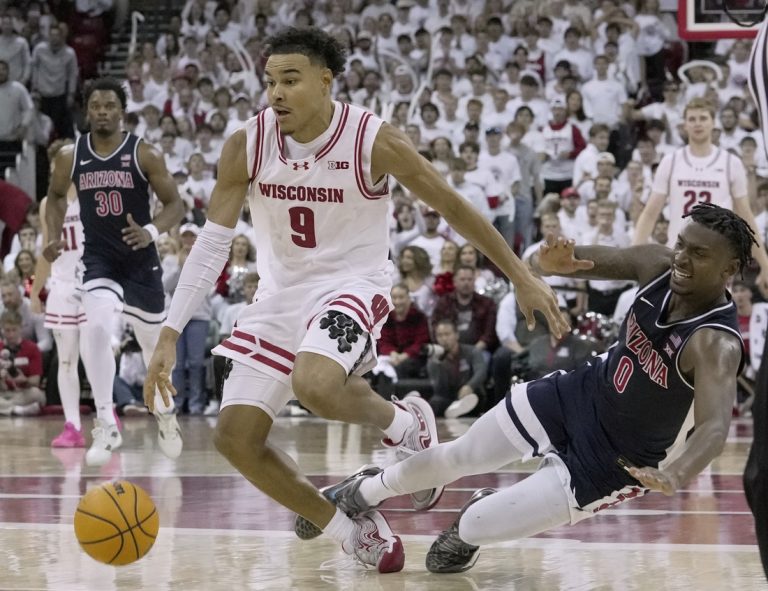 Unbeaten No. 15 Wisconsin takes on winless Chicago State