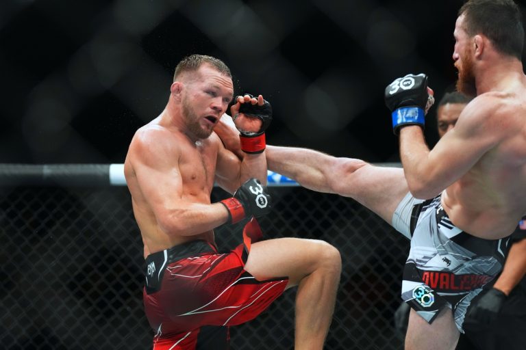 UFC Fight Night: Petr Yan takes down Deiveson Figueiredo