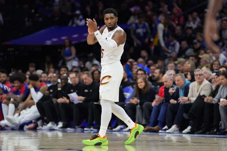 Cavaliers remain perfect as 76ers can’t keep up