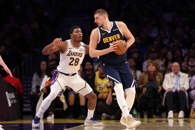 Nuggets use big 3rd quarter to pull away from Lakers