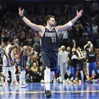 Mavericks overcome 15-point deficit, halt Grizzlies streak