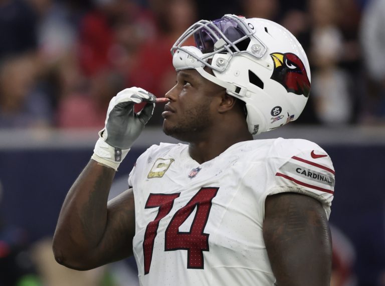 Report: Free agent OT D.J. Humphries (torn ACL) cleared to return