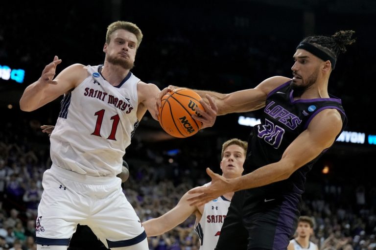 Saint Mary’s shuts down USC, romps to 71-36 win