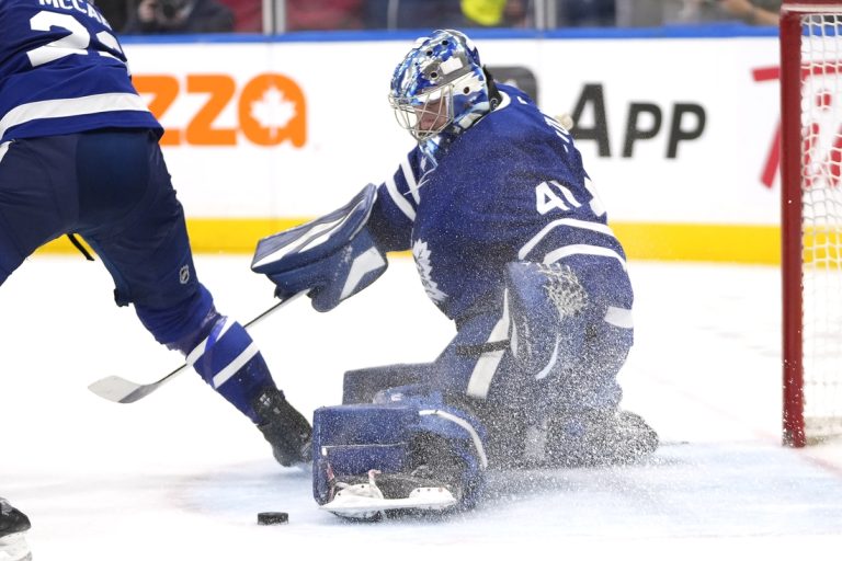 Maple Leafs meet Lightning, look to split Florida swing