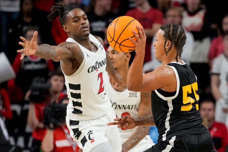 No. 20 Cincinnati aims to keep pressure on vs. Morehead State