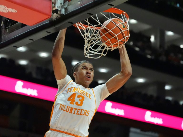 Tennessee G Cameron Carr (thumb) out 4-6 weeks