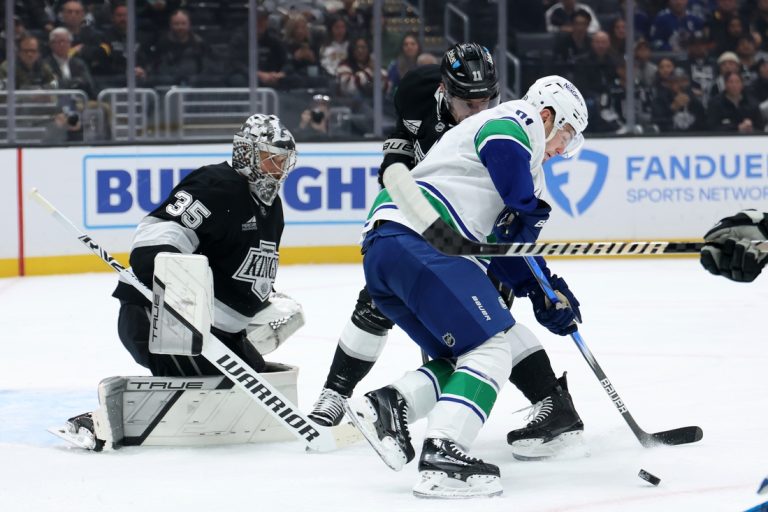 Canucks down Kings, complete sweep of California trip