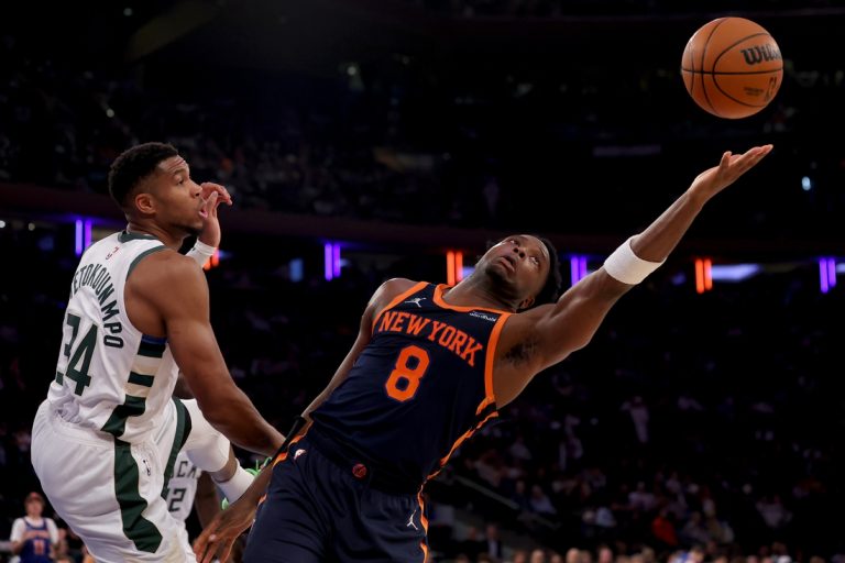 Karl-Anthony Towns leads way as Knicks dump Bucks