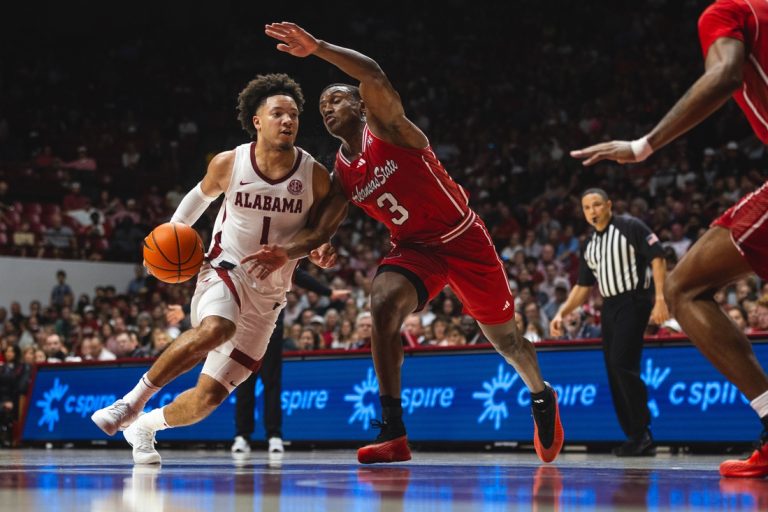 Mark Sears helps No. 2 Alabama hold off upset-minded Arkansas State