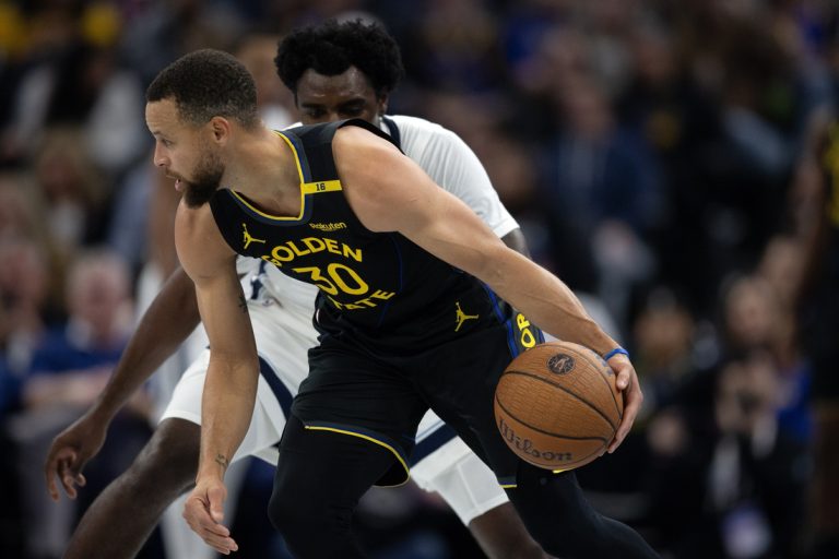 Warriors get points from all over lineup in beating Grizzlies