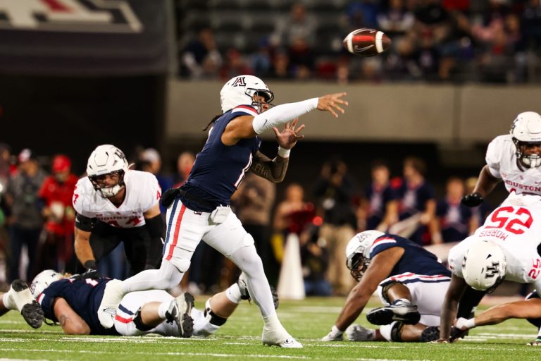 Noah Fifita tosses 2 TDs as Arizona beats Houston to end skid