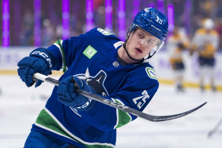 Elias Pettersson, Canucks brace for visit from Rangers