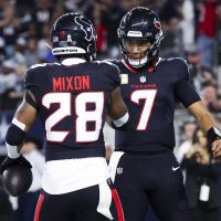 Texans look to continue winning ways against visiting Titans