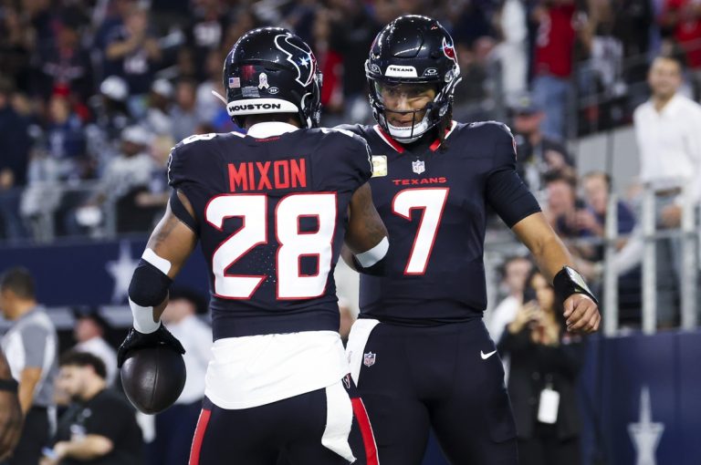 Texans look to continue winning ways against visiting Titans