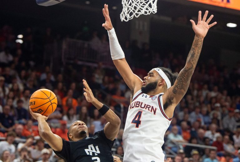 Johni Broome leads No. 4 Auburn past North Alabama