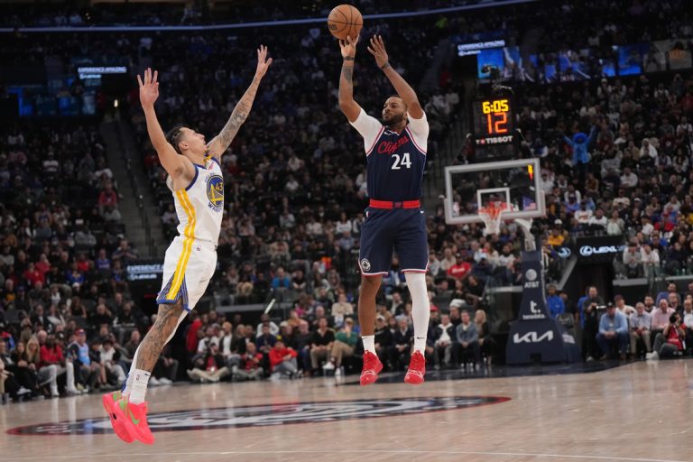 Clippers continue mastery of Warriors with tight win