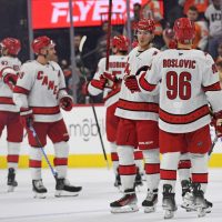 NHL roundup: Surging Canes pull away from Flyers