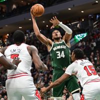 Giannis Antetokounmpo, Bucks look to maintain momentum vs. Pacers