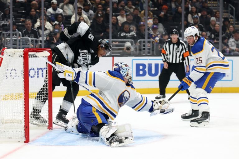 Ukko-Pekka Luukkonen, Sabres stymie Kings, 1-0