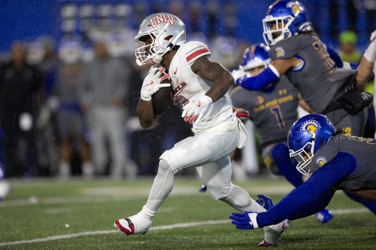 No. 24 UNLV shakes off slow start, tops San Jose State