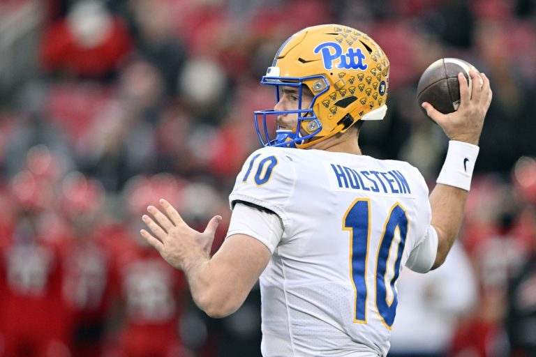 Pitt QB Eli Holstein carted off with leg injury