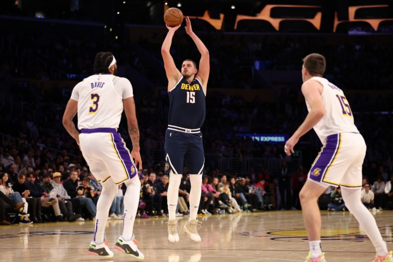 Nuggets use big 3rd quarter to pull away from Lakers