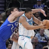 Report: Hornets F Grant Williams (knee) out for season