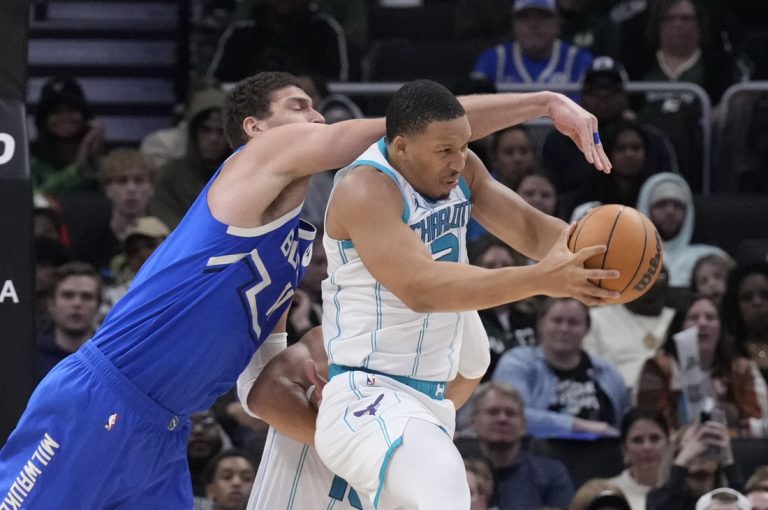 Report: Hornets F Grant Williams (knee) out for season