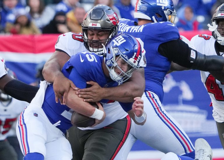 Buccaneers snap skid, keep Giants on losing string