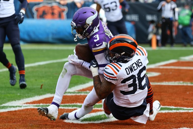 Vikings withstand Bears’ furious rally, win on field goal in OT