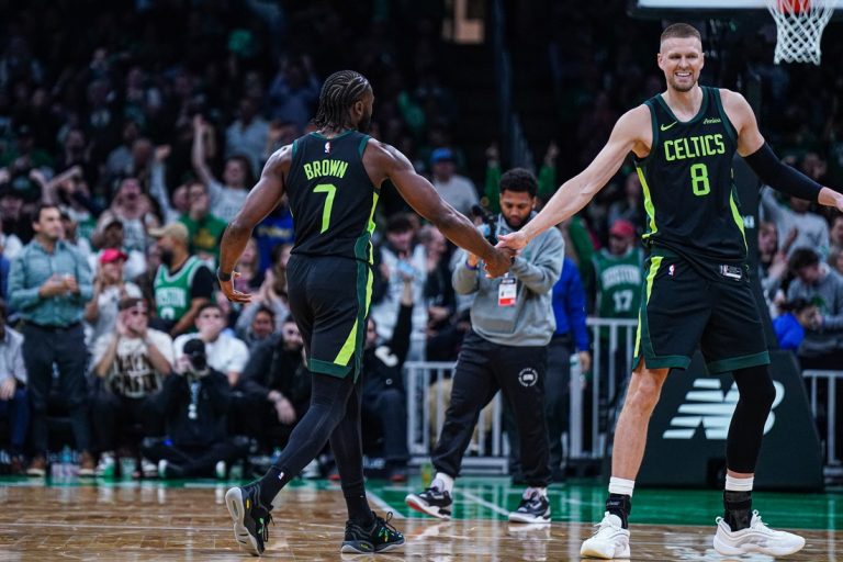 Celtics tie NBA record with 12 3s in quarter, rout Clippers 126-94