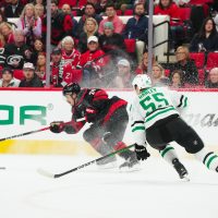 Hurricanes stun Stars with 5-goal 3rd period