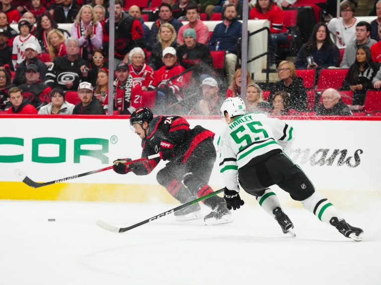 Hurricanes stun Stars with 5-goal 3rd period