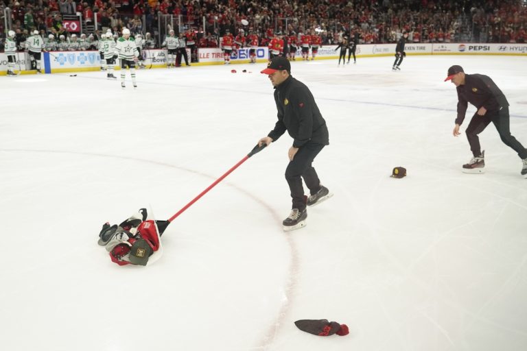 Taylor Hall hat trick leads Blackhawks over Stars