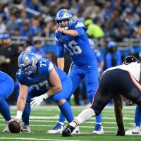 Lions win 10th straight game as Bears mismanage clock