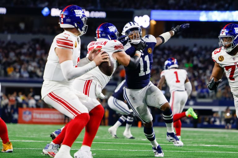 Cowboys finally win at home, hand Giants seventh straight loss