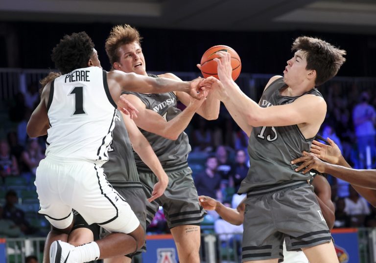 Davidson hands Providence second straight loss in Battle 4 Atlantis