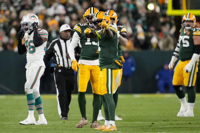 Jordan Love tosses 2 TDs as Packers take down Dolphins