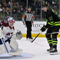 Stars grab three-goal lead, hang on vs. Avalanche