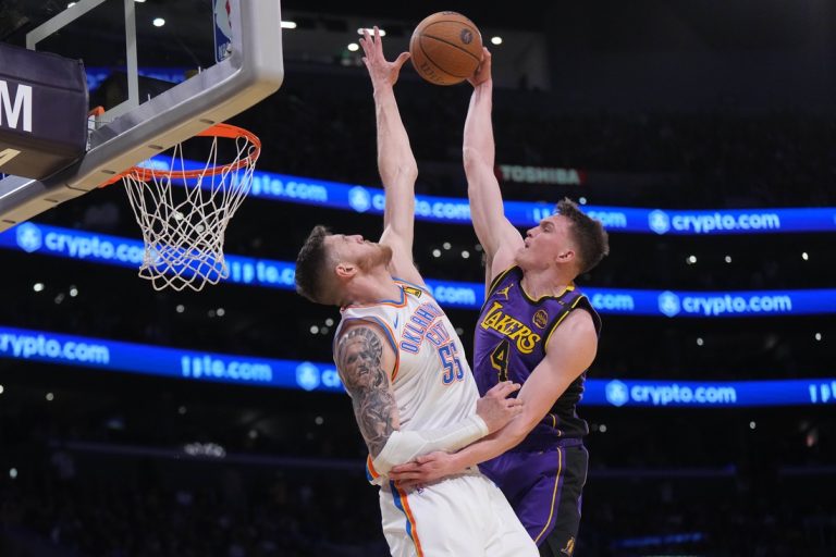 Shai Gilgeous-Alexander steps up late as Thunder top Lakers