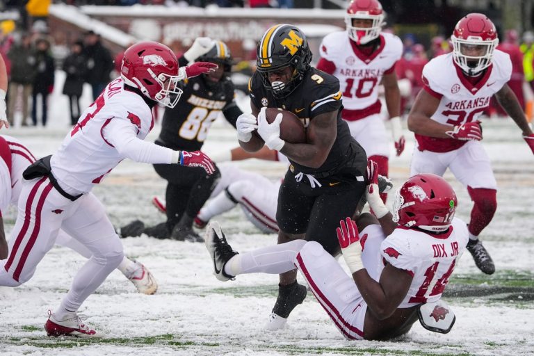 Brady Cook’s late TD run lifts No. 21 Missouri over Arkansas