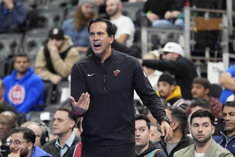 Spoelstra laments calling timeout that Heat didn’t have