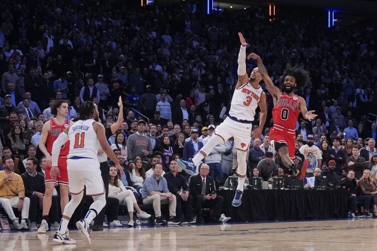 Coby White, Bulls hold off hard-charging Knicks