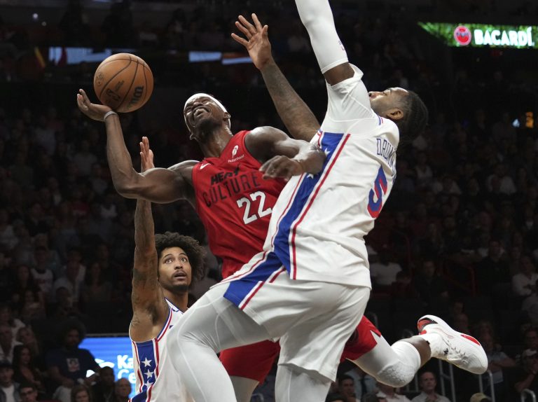 Heat shake off early deficit, roll past reeling 76ers