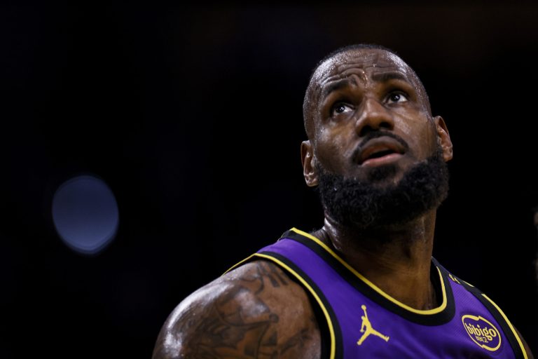 LeBron James says he’s taking social media break for now