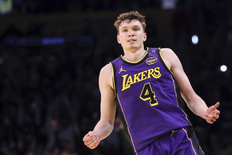 Lakers beat Jazz as Knecht hits 9 triples in 37-point effort