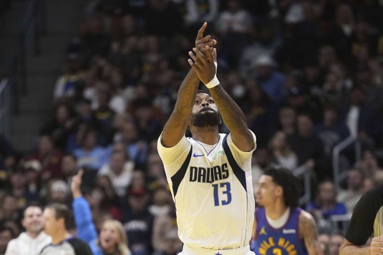 Mavericks blow 24-point lead, recover to hold off Nuggets