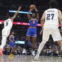 Knicks dish out 45 assists in blowout of Nuggets