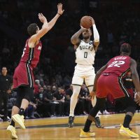 Damian Lillard, Giannis-less Bucks hold off Heat